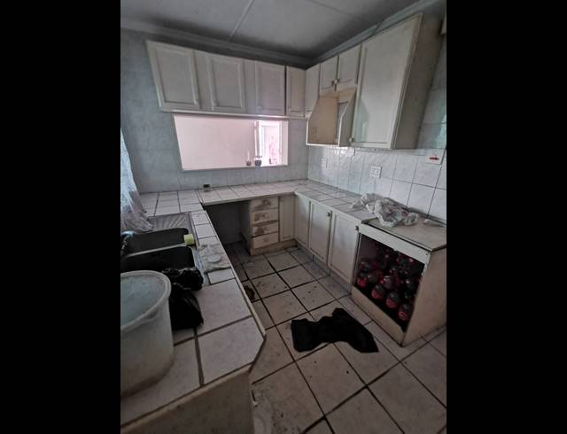 3 BEDROOM HOUSE FOR SALE IN BLUFF